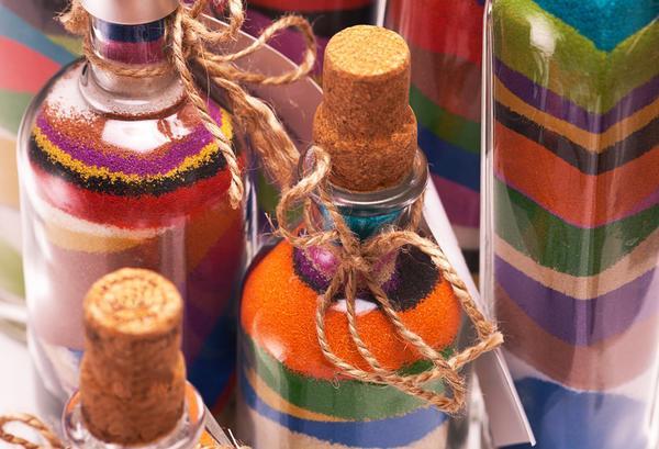 Украшение бутылок своими руками: способы и стили декора