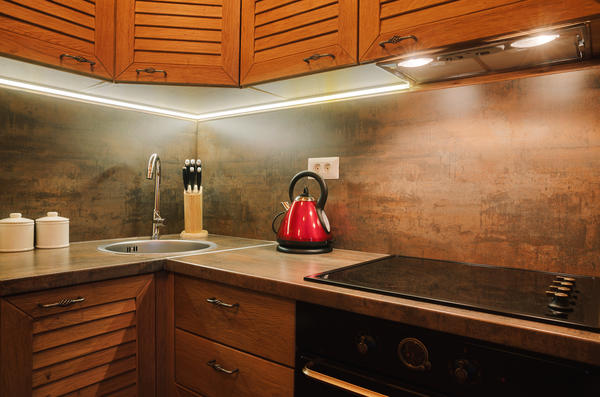 Подсветка рабочей зоны на кухне. Монтаж светодиодной ленты